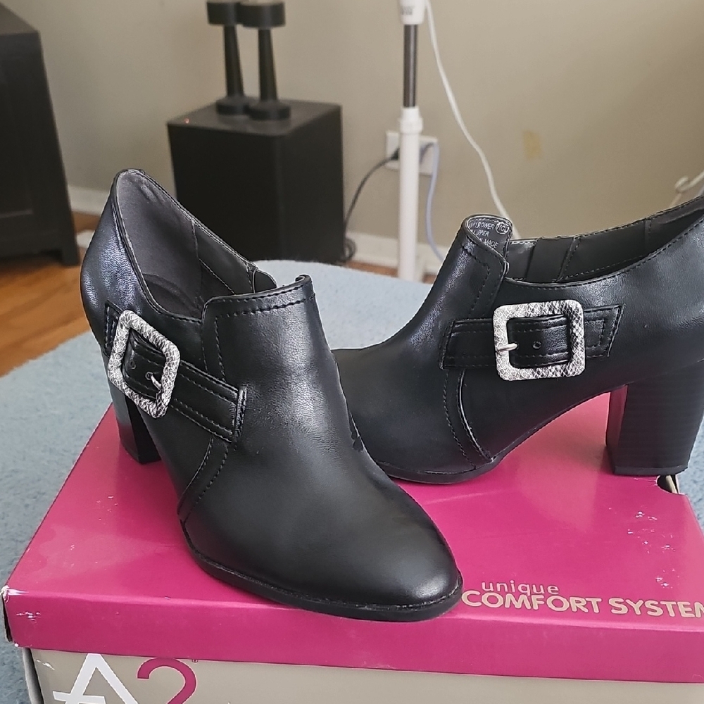 A2 By Aerosoles Womans Black Heeled Comfort Booties